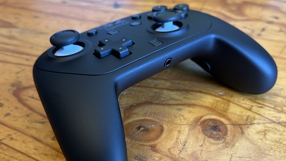 Switch 2 Pro Controller chat button and audio jack