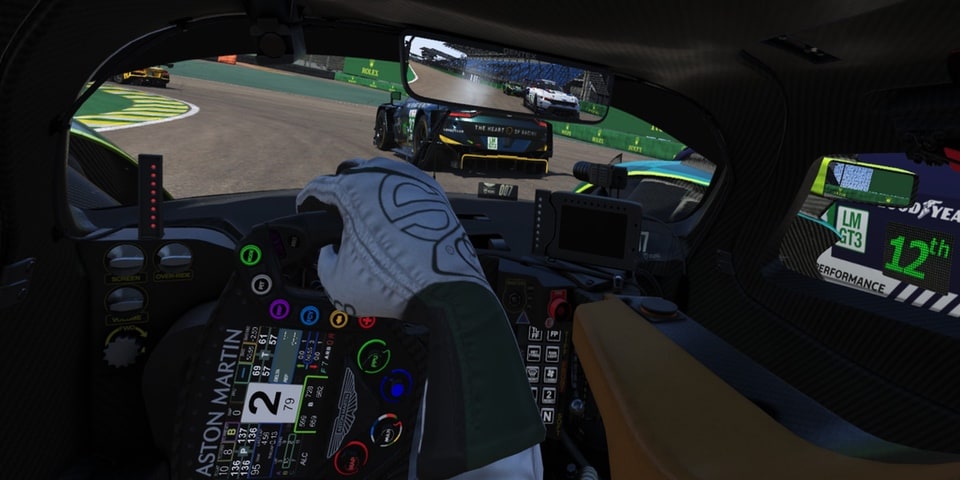 Le Mans Ultimate – passing GT3 cars in an Aston Martin Valkyrie Hypercar